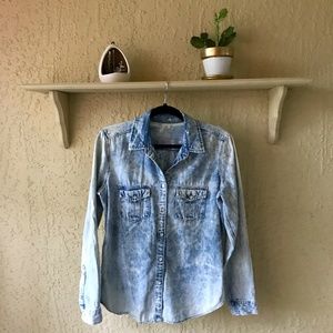 GAP Tops - GAP Light Wash Denim Collared Button Up Shirt GAP Tops - GAP Light Wash Denim Collared Button Up Shirt